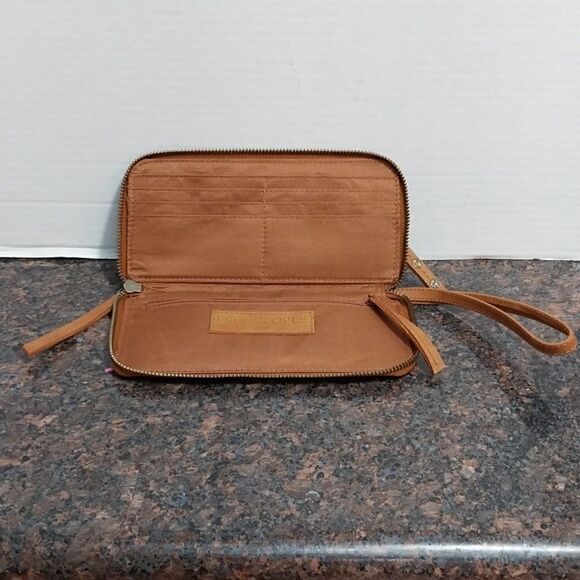 Free People Vegan Wallet...NEW - Picture 3 of 8